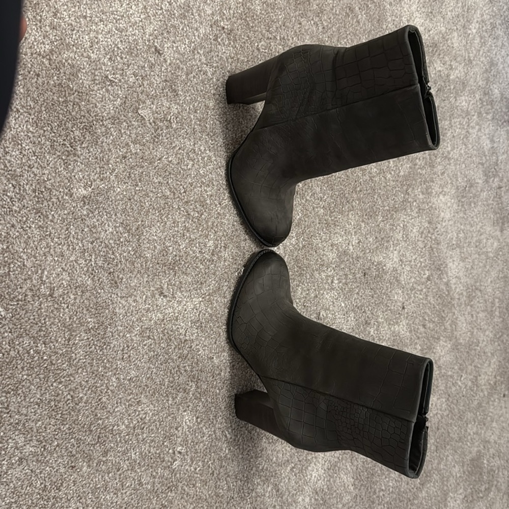 Sam Edelman gray Heeled Boots Sleek Suede Design - Picture 3 of 4